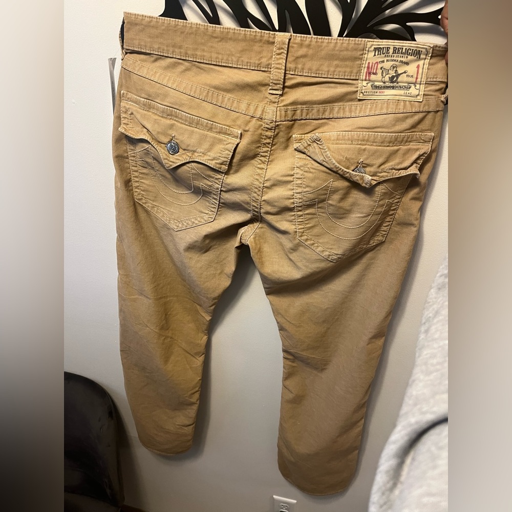 Brand New True Religion pants
34/30
Has very light corduroys
Suppa Comfortable
